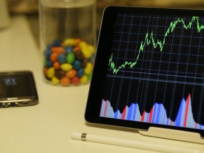 Android tablet displaying stock exchange graph